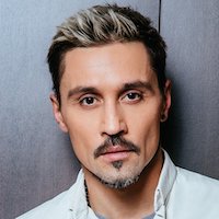 Плющенко пожелал здоровья Костомарову: «Рома – мой близкий друг.</p>
<p>Дай бог, чтобы он поправился и вышел из этой клиники»
