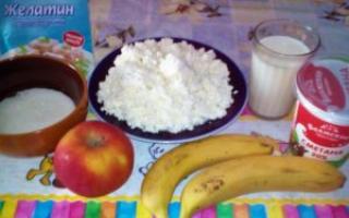 Cottage cheese dessert with fruits
